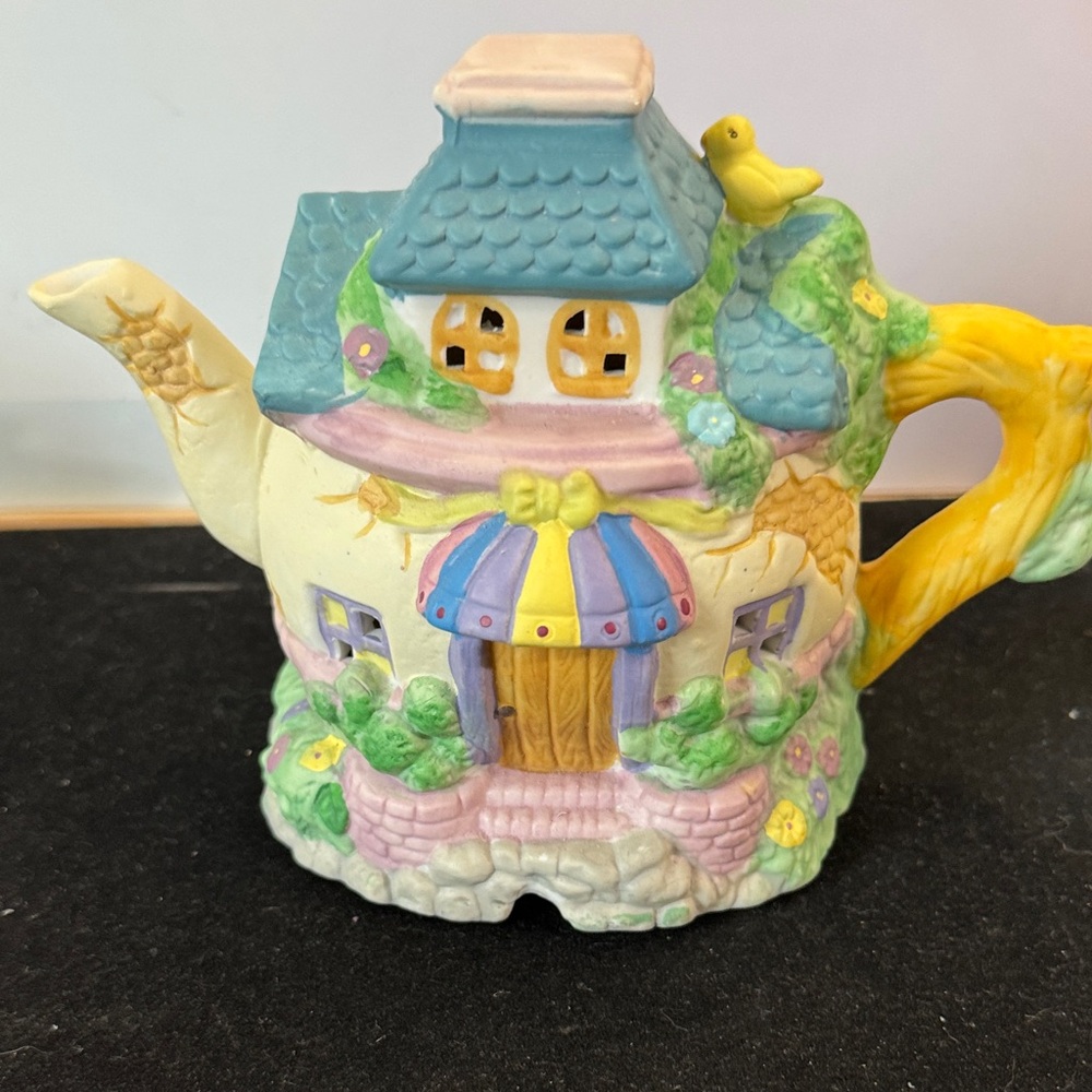 Bunny Towne Easter porcelain, hand-painted Colorful Ceramic Teapot with Hotel - Picture 4 of 6